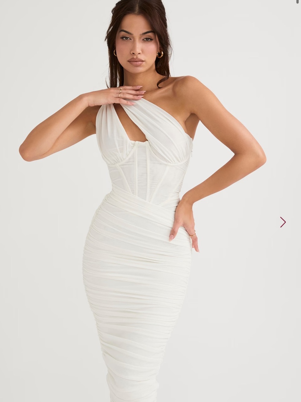 House of cb VALENTINA
Ivory Asymmetric Cutout Midi Dress